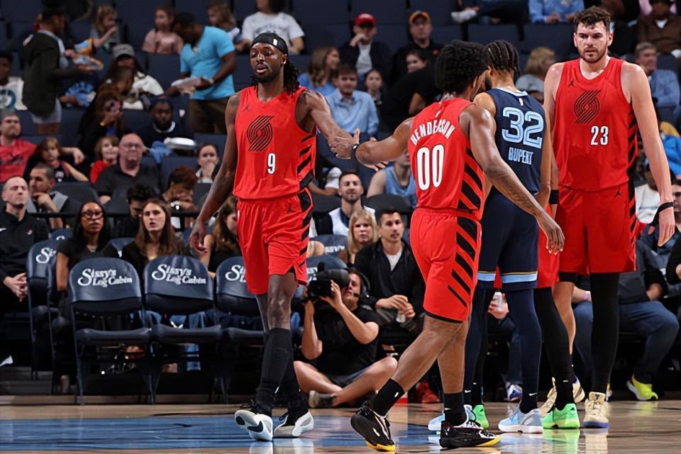 世界杯比赛直播地址-一场比一场打得差！开拓者榜眼郎的状态怎么能差到这种程度？