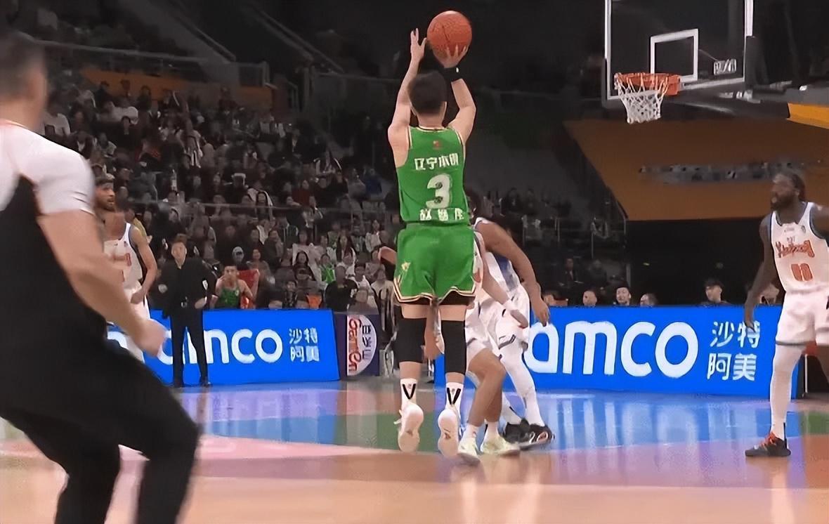 世界杯官方正版软件下载-辽宁半场压制新疆！继伟完美复出，威尔斯手帝齐爆，新疆3人死顶